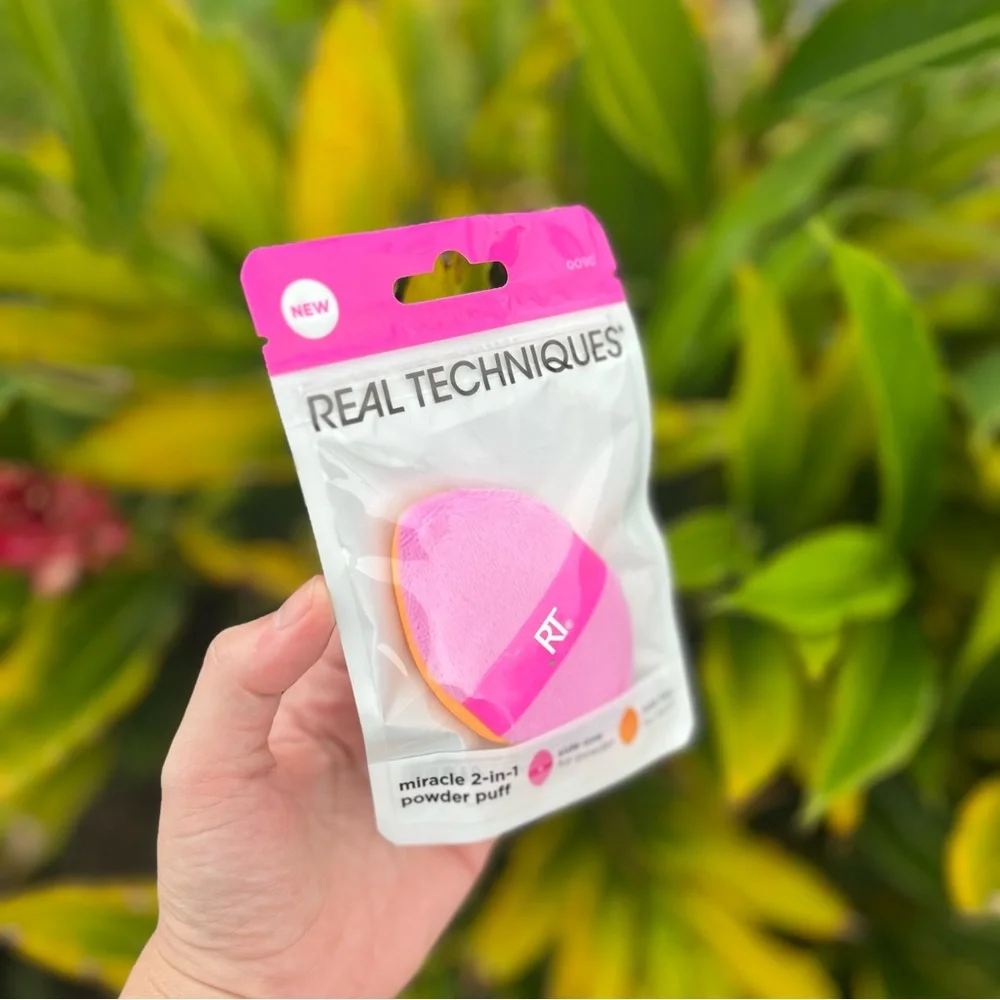 BNIB Real Techniques Miracle 2-in-1 Dual Sided Powder Puff